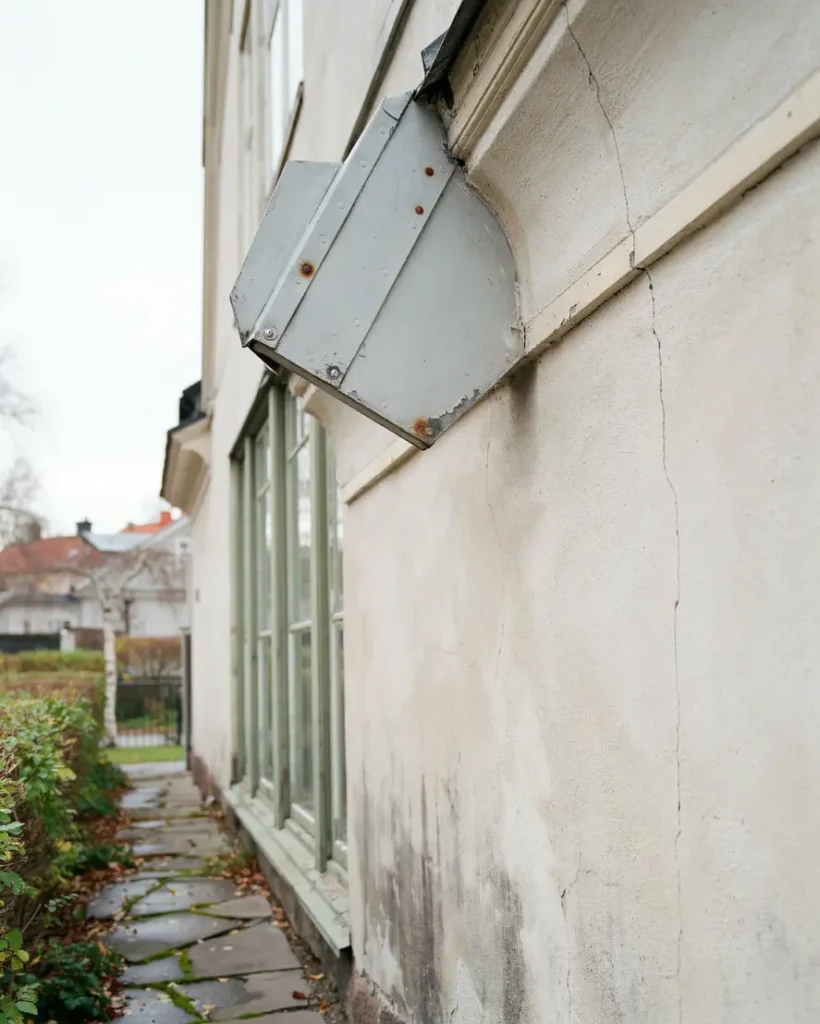 pl tarbeten som skyddar fasaden n r bleck och beslag beh ver ses ver p villan